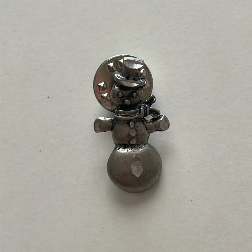 Mini Silver Snowman Pin‎